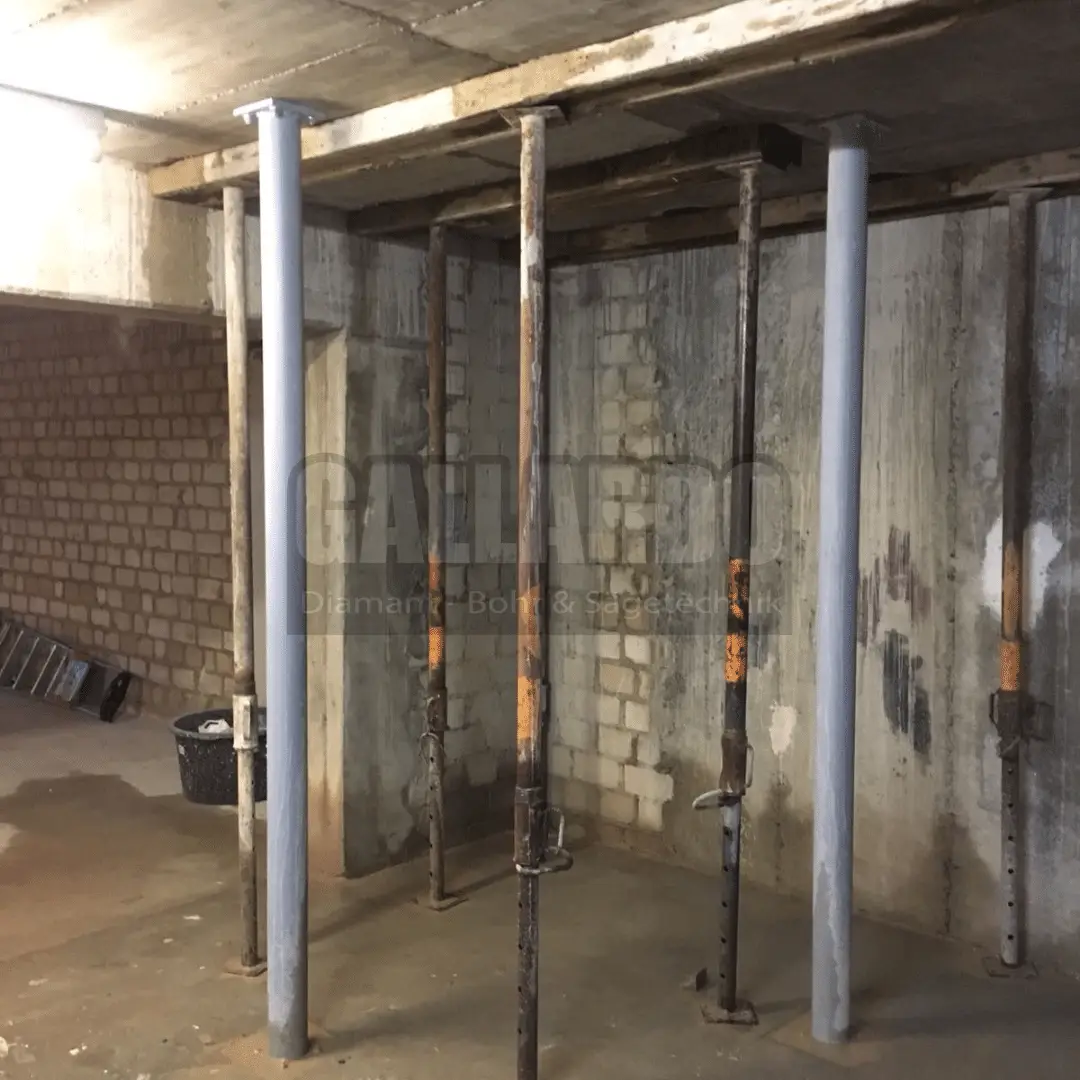 Gallardo Betonbohren & Betonsägen GmbH Düsseldorf Deckenöffnug schneiden .jpg