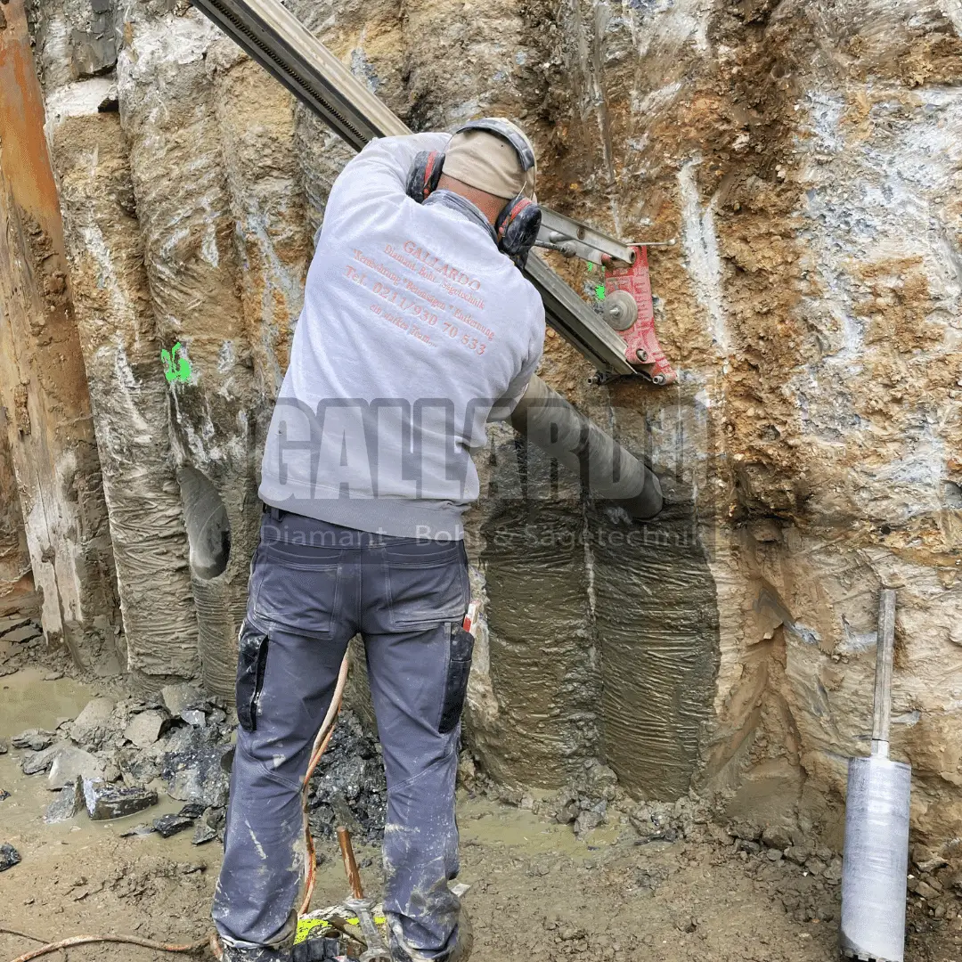 Gallardo Betonbohren & Betonsägen GmbH Düsseldorf Kernbohrung in Wand Tiefbau Leverkusen.JPG