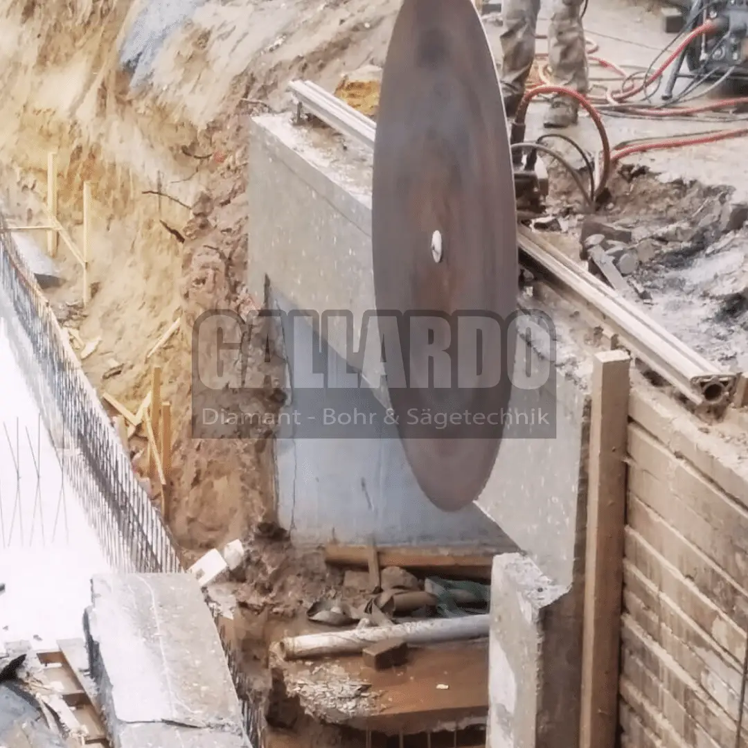 Gallardo Betonbohren & Betonsägen GmbH Düsseldorf Unterzug schneiden Krefeld.jpg