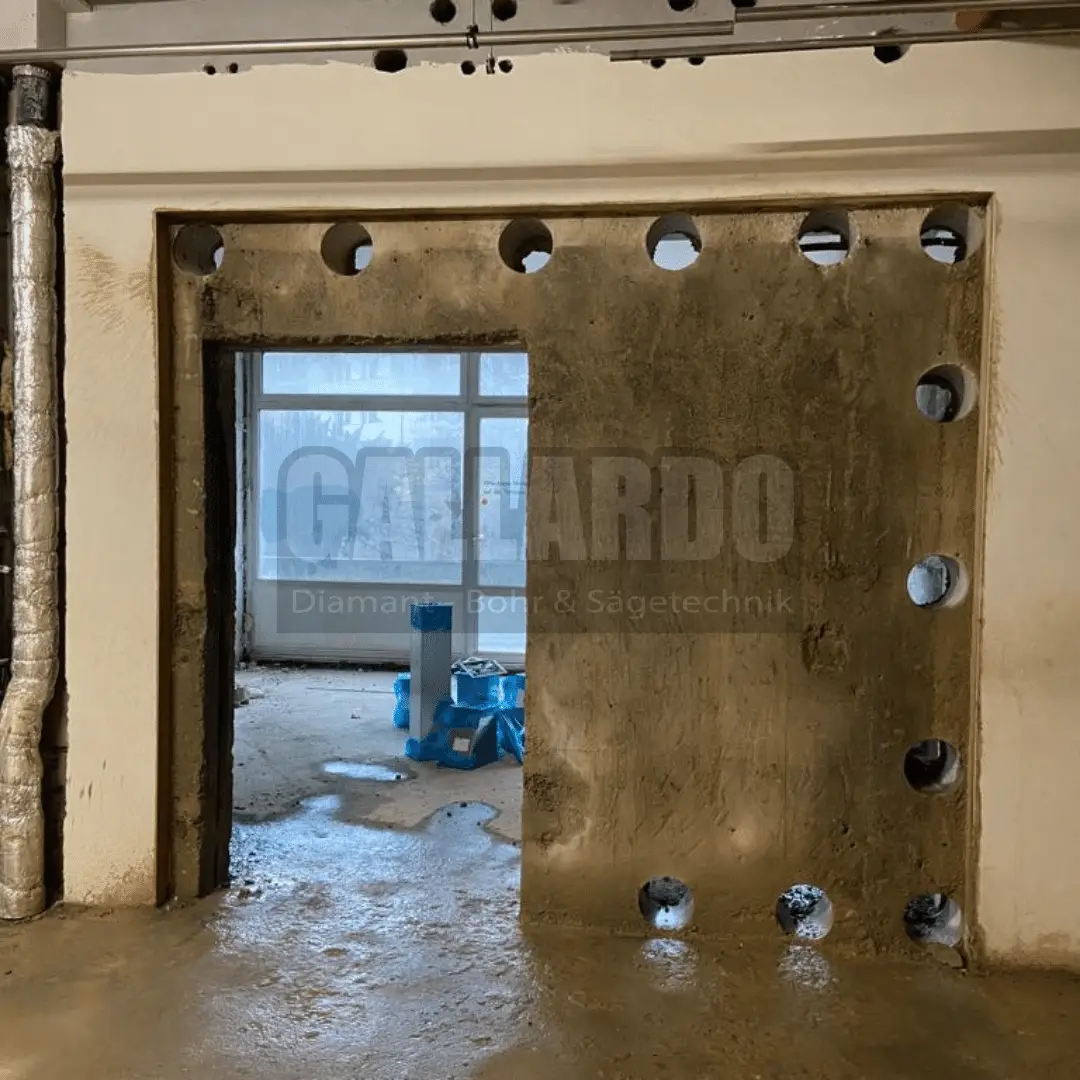 Gallardo Betonbohren & Betonsägen GmbH Düsseldorf Wanddurchbruch.jpg