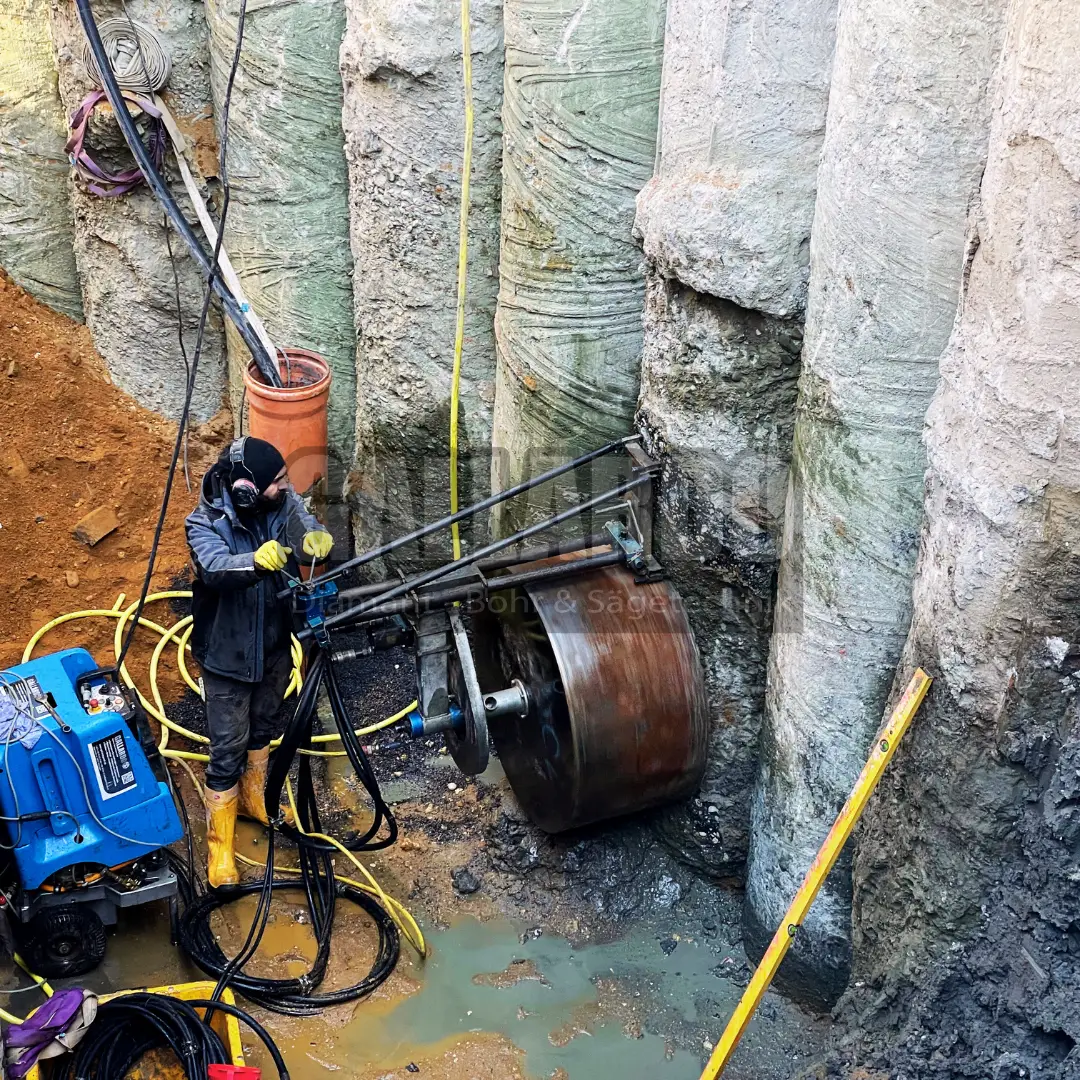 Betonbohren 1000 mm 1,00 Meter tief in Bohrpfahlwand in Essen